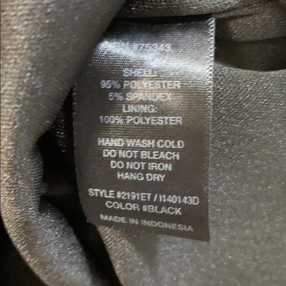 Never worn Donna Rico dress with keyhole. Size 6 - Picture 8 of 8